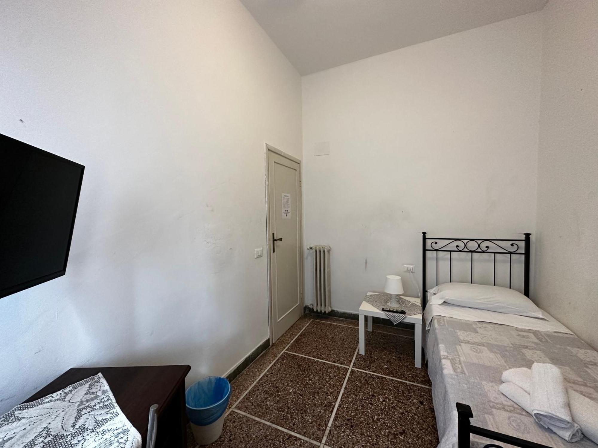 Hostel B&B Pisa Buitenkant foto