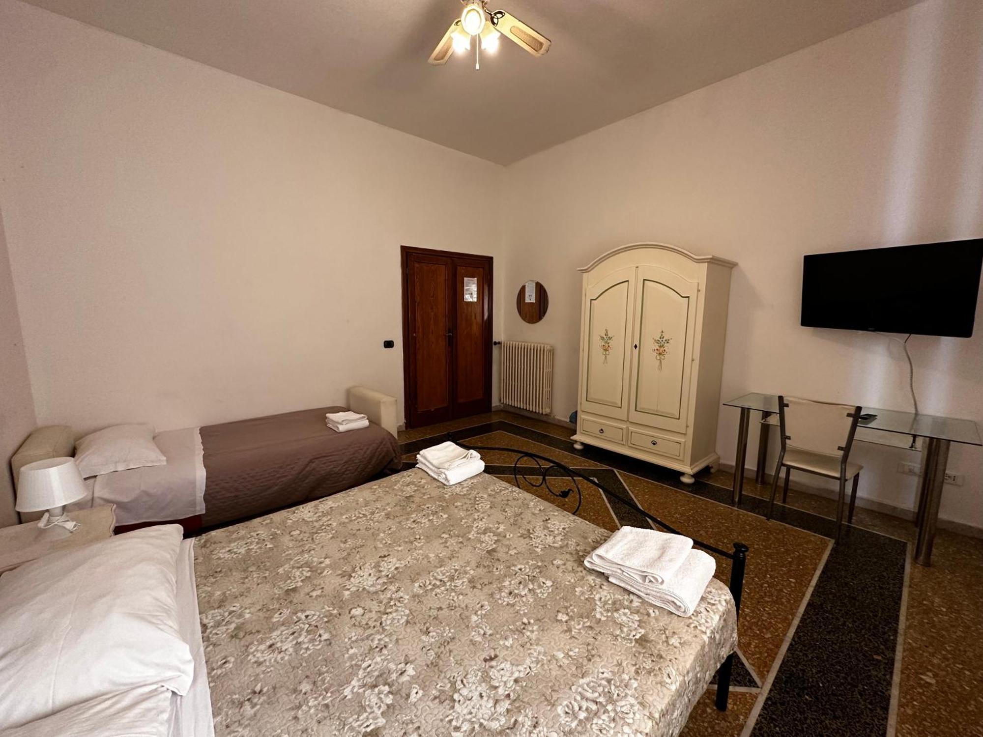 Hostel B&B Pisa Buitenkant foto